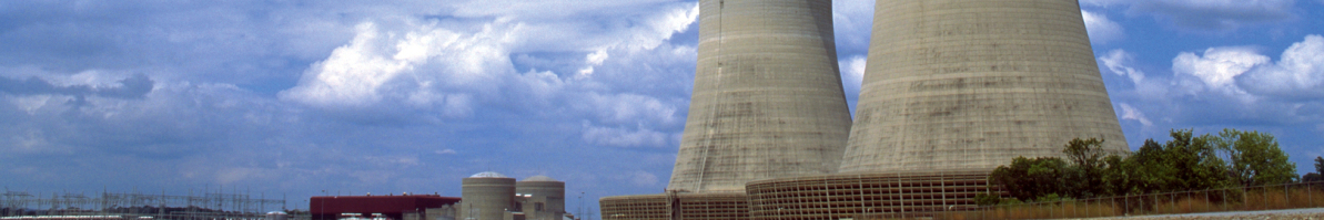 centrale nucléaire avec ses cheminés